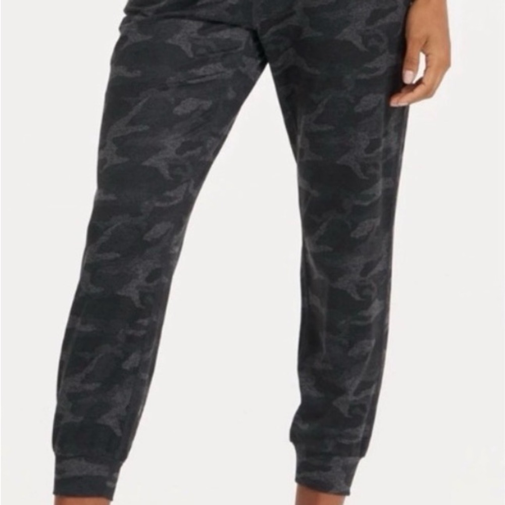 Vuori camo jogger BNWT XS